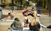 Many student organizations painted crowns around Kaufman Mall. 图Chuck Thomas/ODU